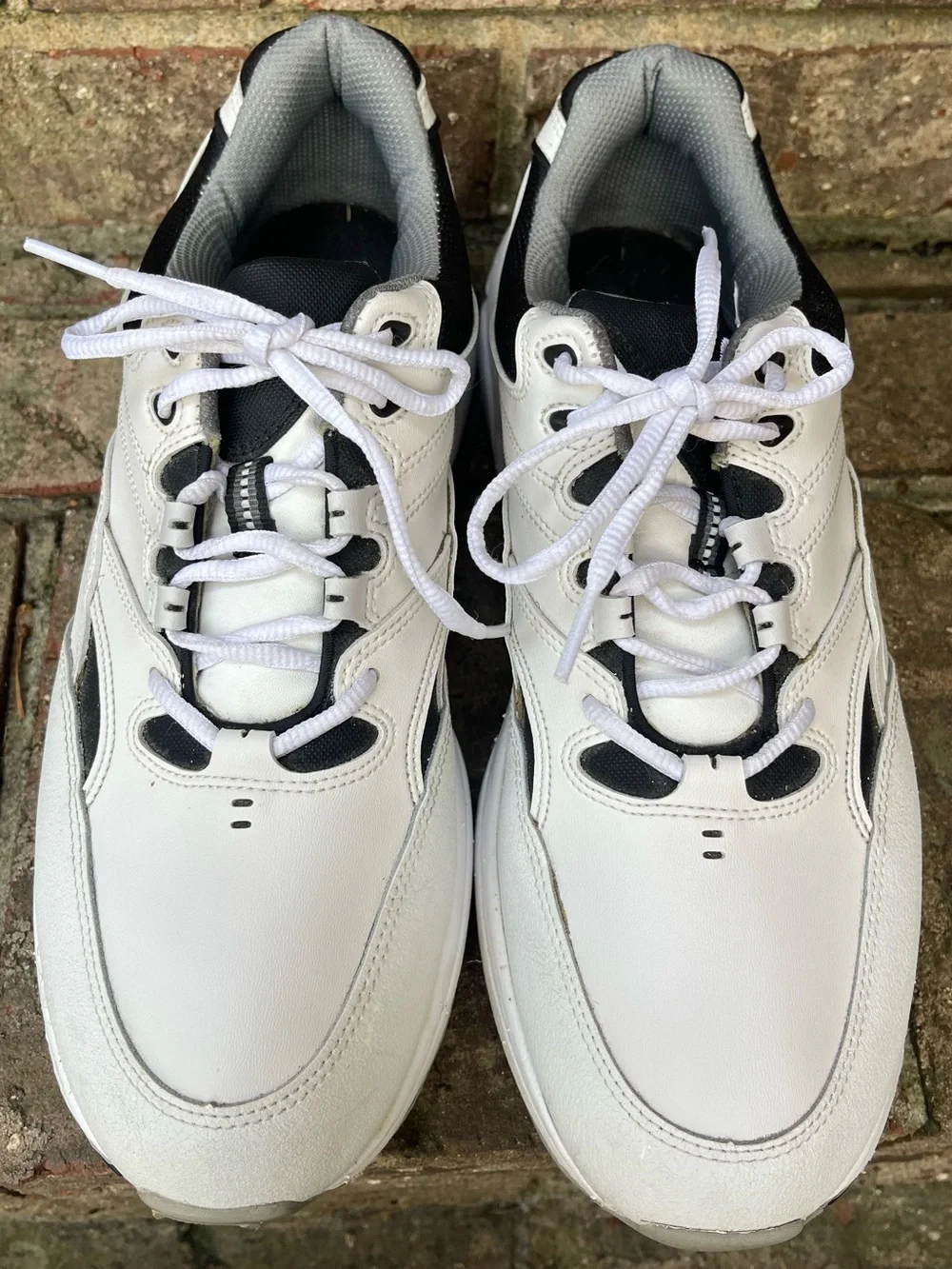 FootJoy Men’s Golf Shoes Size 10 White Black Spiked Leather 45428